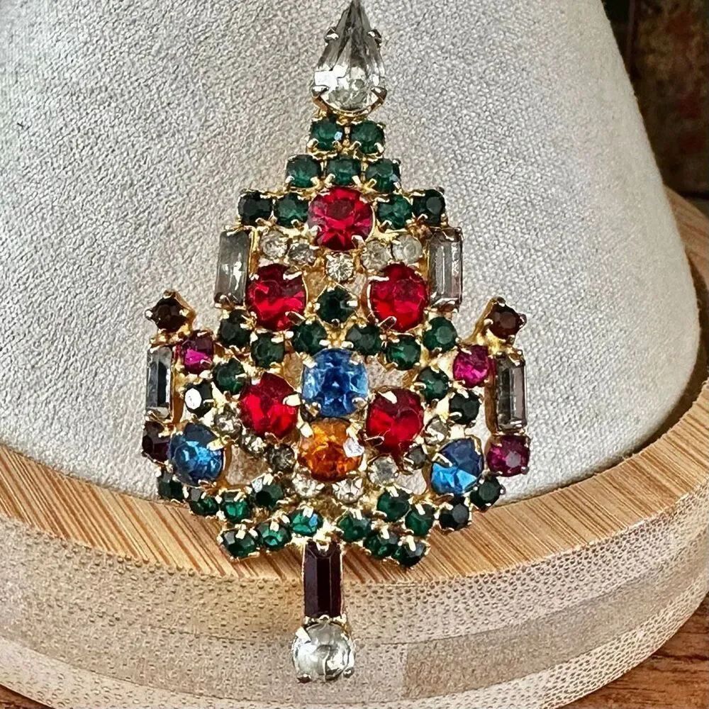 Warner Vintage Rhinestone Christmas Tree Brooch